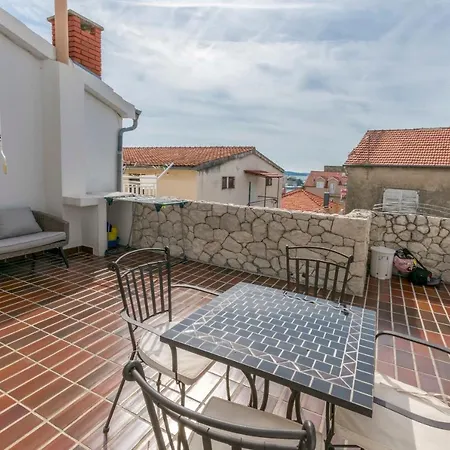 Beba55 M Апартаменты Примоштен